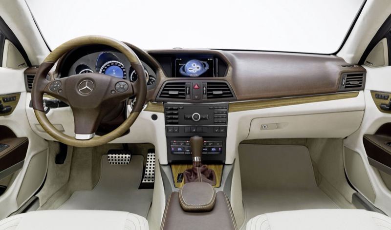 Illustration for article titled Mercedes' Web-Connected myComand Takes on BMW iDrive